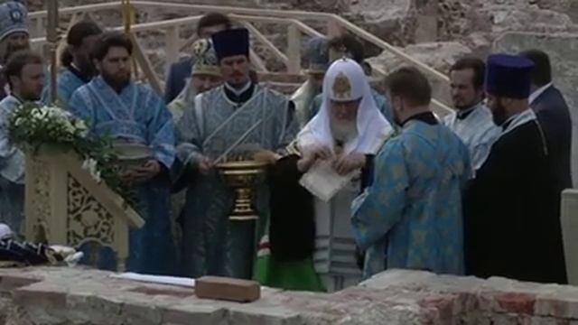 Патриарх Кирилл заложил капсулу в основание Собора Казанской иконы Божией Матери (Казань, Татарстан смотреть онлайн