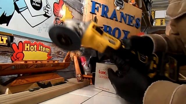 Dewalt DCG405 Grinder Plus DCB546 6ah Flexvolt Battery