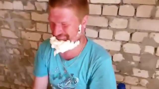 Говорят пена к бороде не пристаёт смотреть онлайн