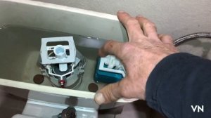 Не держит клапан сливного бачка ? Решение проблемы за  минуту.