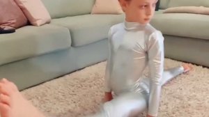 Разминка стоп и подъемов. Гимнастика с Василисой и Фанатзерами