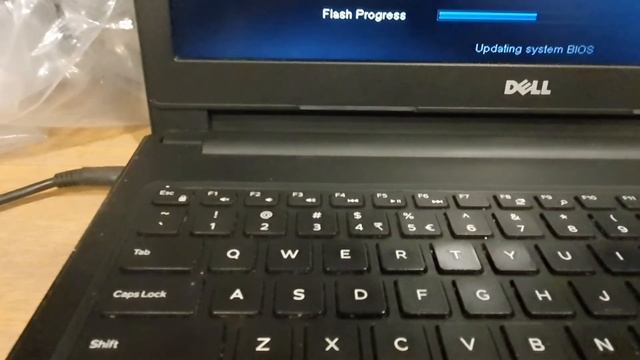 Dell Inspiron 15 3576 & Dell Inspiron 14 3476 and Vostro 3478 & 3578 System BIOS Update From USB смотреть онлайн