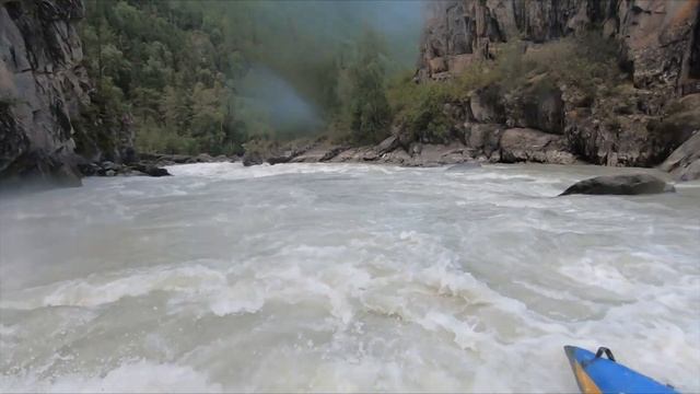 Чуя, Мажойский каскад, порог №27 "Каскадер" | Rafting the rapids №27 "Stuntman" of Mazhoy gorge смотреть онлайн