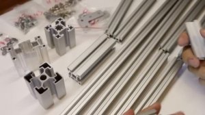 Конструкционный алюминиевый профиль и соединительные элементы.