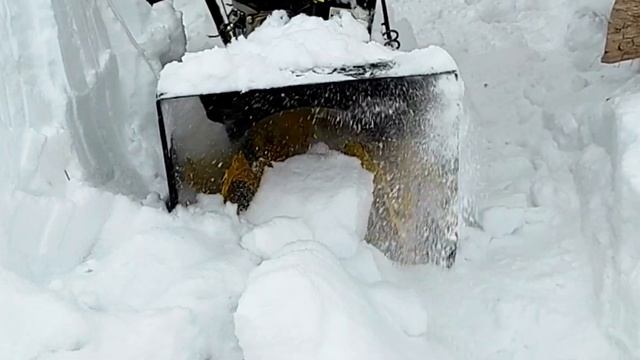 Снегоуборщик Крот в глубоком снегу смотреть онлайн