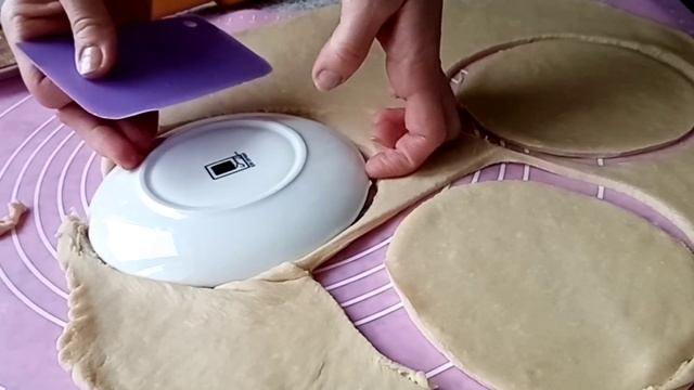 БЕЗДРОЖЖЕВЫЕ БУЛОЧКИ смотреть онлайн