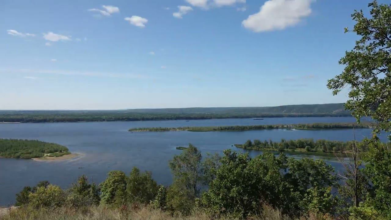 Вид на Волгу, с площадки на склоне Барсука (Самара) смотреть онлайн