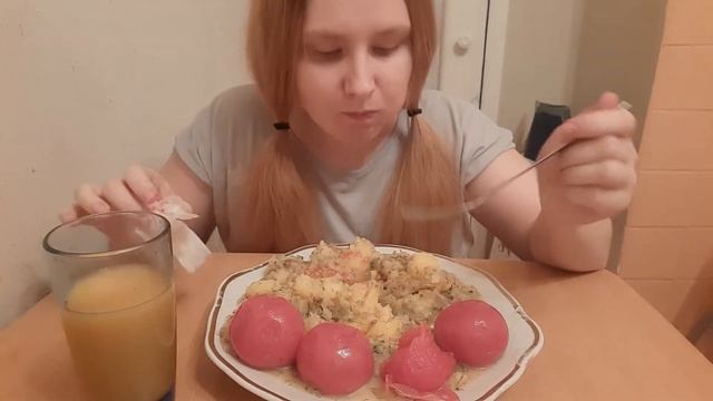 мукбанг /картошка с тушенкой/ ? соленые помидоры/?? смотреть онлайн