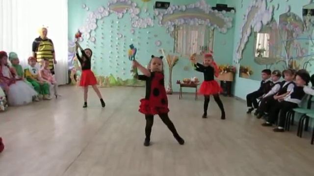 Танец "Божьи коровки" смотреть онлайн