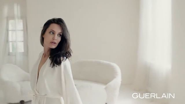 Подаруй їй особливий момент насолоди з ароматом Bloom of Rose Mon Guerlain! смотреть онлайн