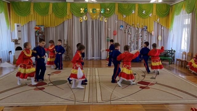 Казачий танец в детском саду "Бабочка-моторочка" смотреть онлайн
