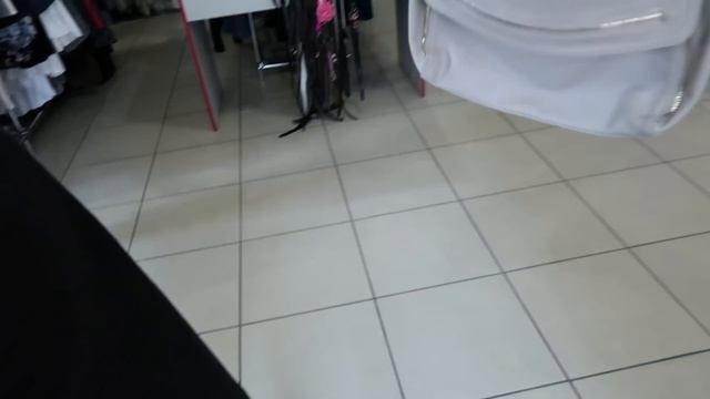 СЕКОНД ХЕНД ПОХОД ЗА ШОРТАМИ / НАШЛИ МНОГО СУМОК SECOND HAND