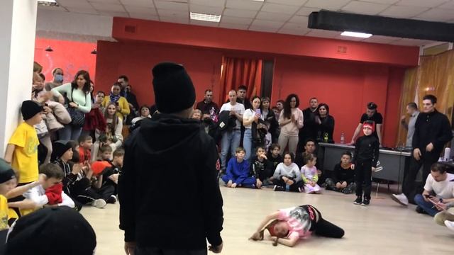 Эллина на Танцевальном батле брейк г. Уфа 27.03.2022 смотреть онлайн
