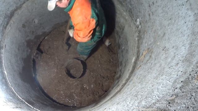 Леха копает колодец