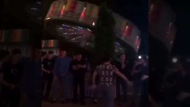 ЧЕЧЕНЕЦ ТАНЦУЕТ смотреть онлайн