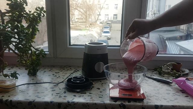 Выжить на сотку! Натуральное клубничное мороженое своими руками смотреть онлайн