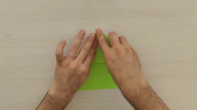 How to Make World's Best Paper Airplane - The Suzanne (World Record 226 feet) смотреть онлайн