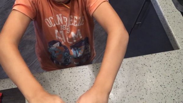 Знают взрослые и дети: я люблю ломать спагетти