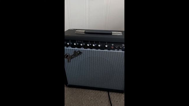 Fender Frontman 25R смотреть онлайн