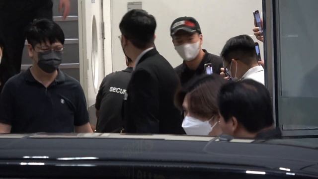 WayV / 威神V (NCT) Hong Kong Airport Arrival 20230525 #Phantom_HONGKONG