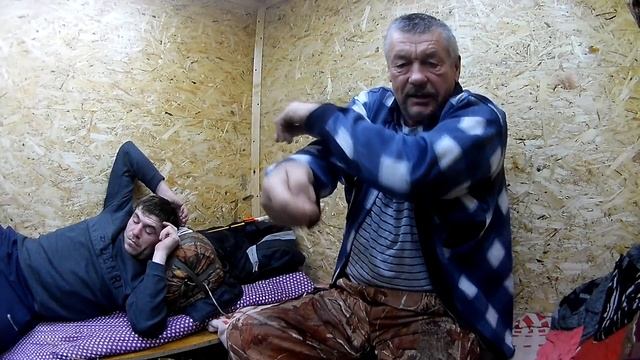 ЛОВИМ НА ГИРЛЯНДЫ, РЫБАЛКА НА СИГА И РИПУСА! ЛЕСКИ ЗВЕНЯТ, ПРИЯТНО ТАКОГО СИГА ДЕРЖАТЬ В РУКАХ! смотреть онлайн