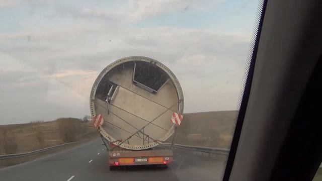 Внимание!!!Негабарит на трассе. смотреть онлайн