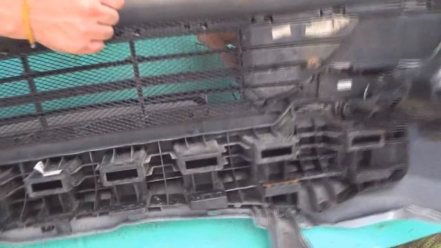 УСТАНОВКА СЕТКИ НА РЕШЕТКУ РАДИАТОРА КИА РИО 3 СВОИМИ РУКАМИ ЗА ЧАС смотреть онлайн