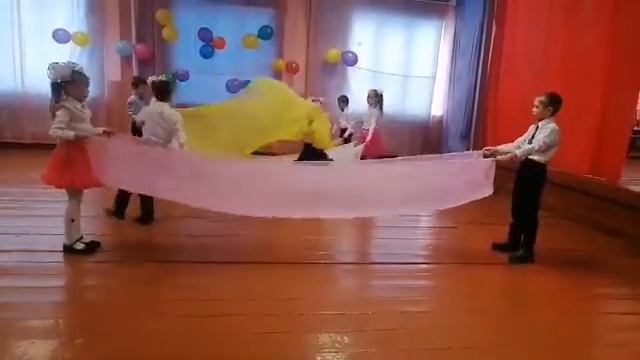 Поздравление на "День матери" - танец "Самая лучшая мама земли!" 2-ой класс. смотреть онлайн