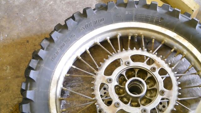 DRZ 400 - Rear Wheel Bearings Replacement смотреть онлайн