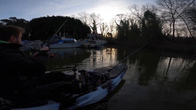 Kayak Fishing For Big Pike On A UK River, Hunting Predators смотреть онлайн