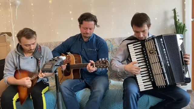 Трио ВИНИЛОВАЯ ПЛАСТИНКА - «Деревенские страдания» смотреть онлайн