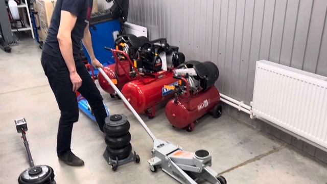 Преимущества пневматических домкратов перед гидравлическими. А что выберите Вы??#домкрат #kraftwell смотреть онлайн