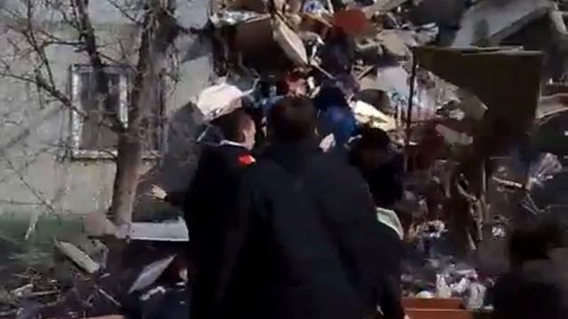 Момент обрушения дома в Астрахане.mp4 смотреть онлайн