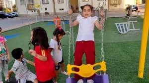 PARKTA SÜREKLİ DÜŞTÜ YARAMAZ ELİF SİNEM!!! @PrensesLinaTv @fatihselim