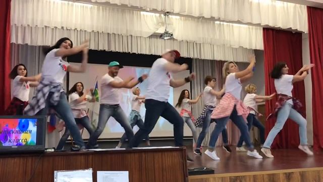 Родители удивили детей танцем.Танец родителей.Выпускной 2019 смотреть онлайн
