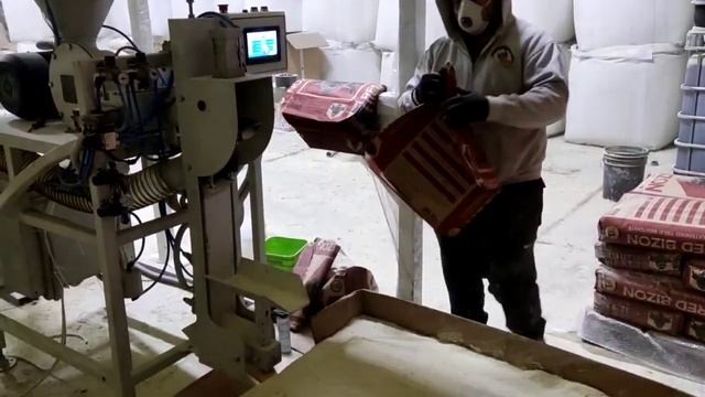 Фасовка сухих смесей ФАС КМ2 на небольшом производстве перетарки. смотреть онлайн