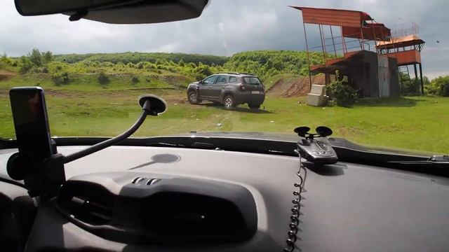 2 0 2 0 OFF-ROAD: Dacia Duster 4x4 1.5 dcI (110 cp) vs. Jeep Renegade 4x4 1.3 T (180 cp) смотреть онлайн