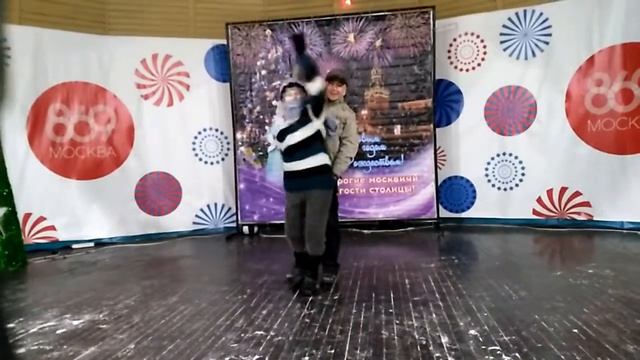 Копия видео "Хастл в мороз в Екатерининском парке" смотреть онлайн