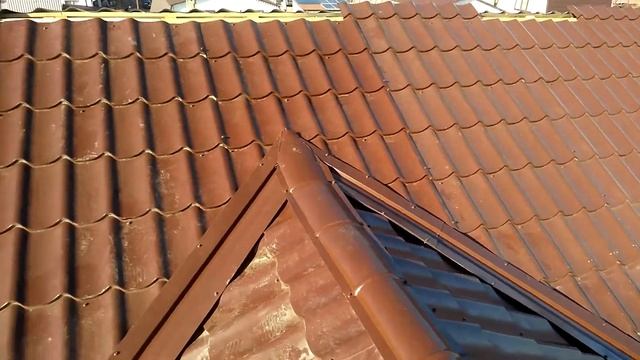 кроем крышу металочерепицей, ендова, эркер