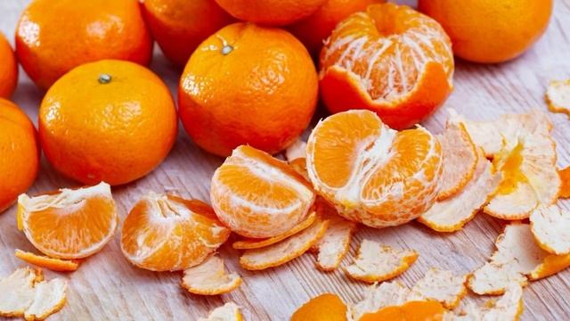 Не выбрасывайте мандариновые корки!Полезные свойства мандариновых корок... смотреть онлайн