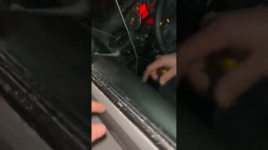 Как открыть дверь  Форд фокус 2 без ключа , заведенную