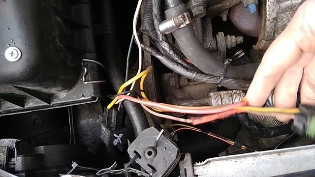 Устанавливаем кнопку включения вентилятора