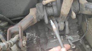 как выкрутить обломаный кран из бака МТЗ