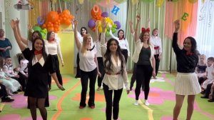 Выпускной 2023. Выпускной из детского сада. Танец мам на выпускной. Песня от родителей на выпускной