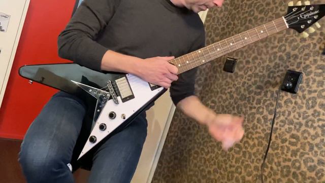 Epiphone Flying V смотреть онлайн