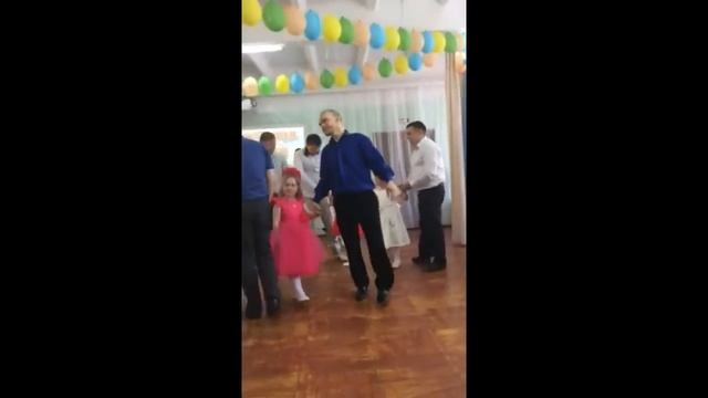 лучший танец пап и дочек (г.Выборг) смотреть онлайн