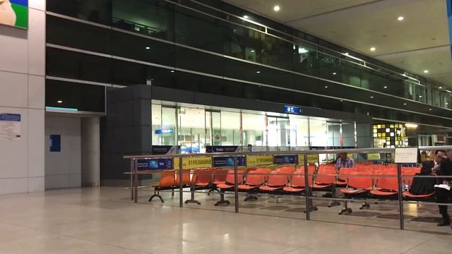 Tan son Nhat Int'l Airport Arrival gate смотреть онлайн