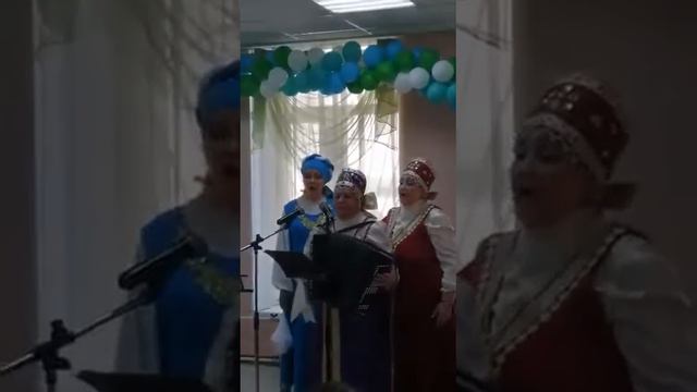 Играет Екатерина Авдонина баян поем песню На тропе ДЦ Солнышко 22 02 2020 смотреть онлайн