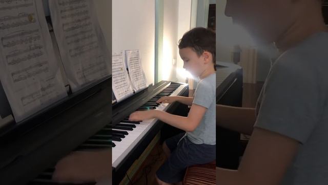 Shopin Nocturne do diez minor 8years old doy piano Шопен Ноктюрн До диез Минор смотреть онлайн
