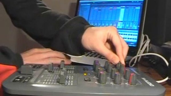 Live Minimal Techno production w/ Ableton and x-session pro